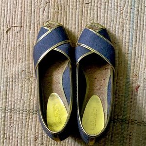 Ralph Lauren Size 8 heeled shoe. Gray.